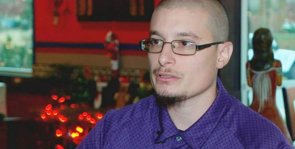 Plymouth Server Honors Promise, Pays for Their Meals on Veterans Day